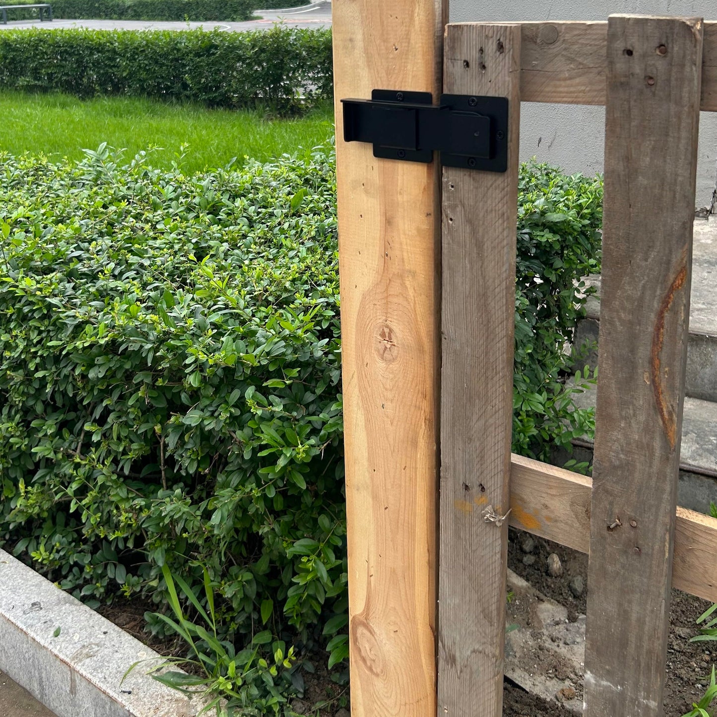 7.5" Flip Gate Latch Lock with Padlock Hole, 3.5mm Heavy Duty Gate Latch for Wooden Fence Gates, Swing Gate, Outdoor Fence Shed Barn Door Latch Lock, Gate Latches Hardware, Matte Black